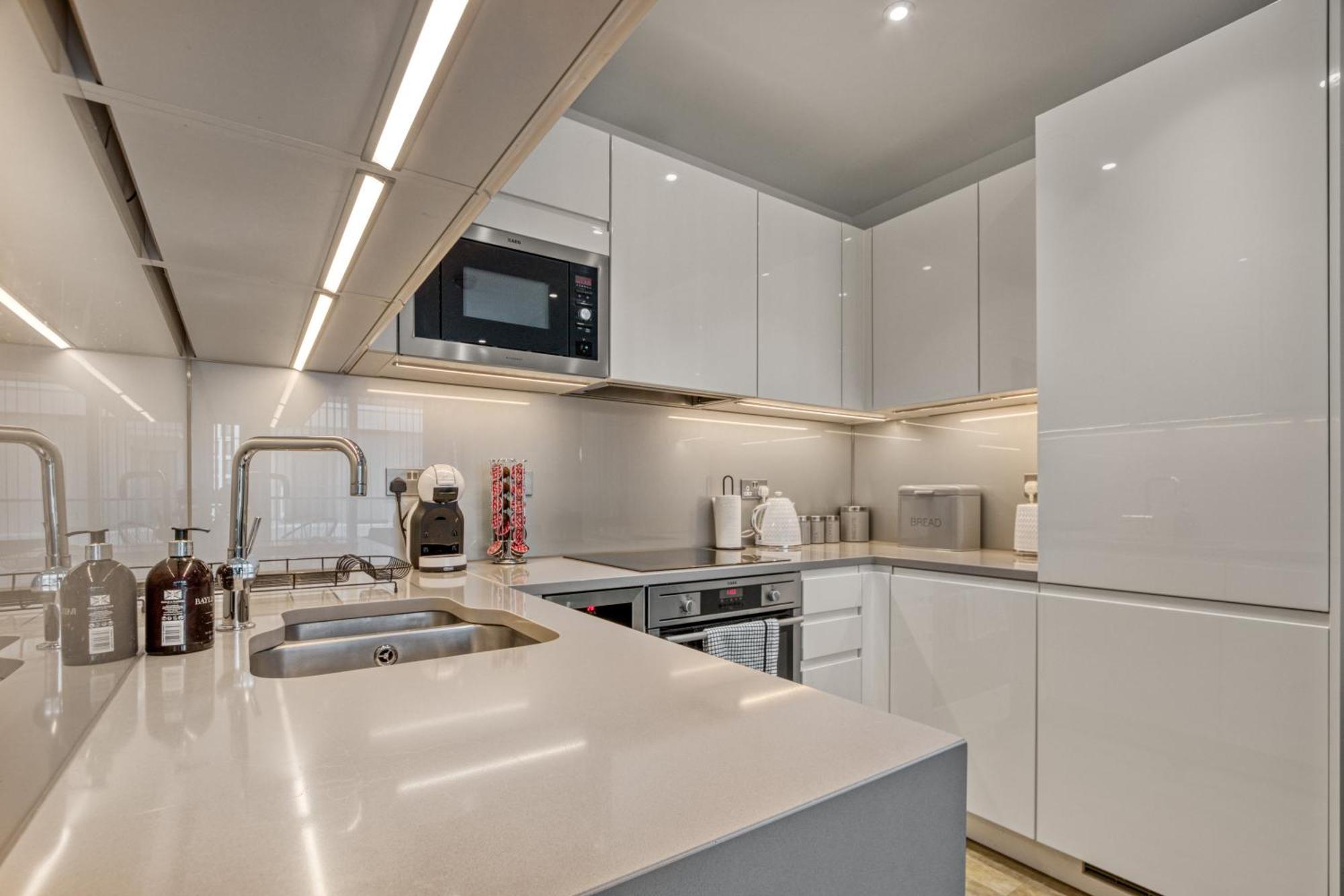 Stylish And Spacious- One Bed In Nine Elms London Exterior photo